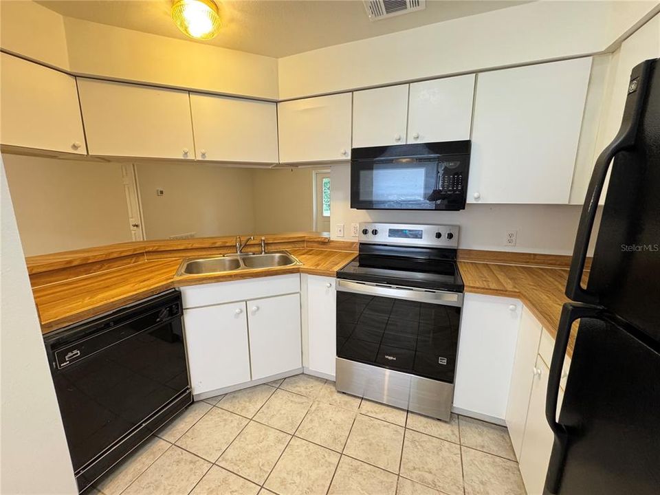 For Rent: $1,475 (3 beds, 2 baths, 1041 Square Feet)