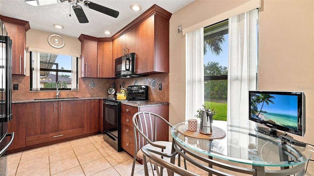 На продажу: $359,000 (3 спален, 2 ванн, 1842 Квадратных фут)