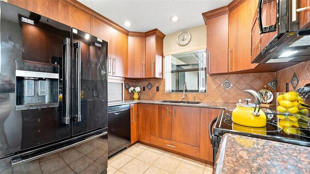 На продажу: $359,000 (3 спален, 2 ванн, 1842 Квадратных фут)
