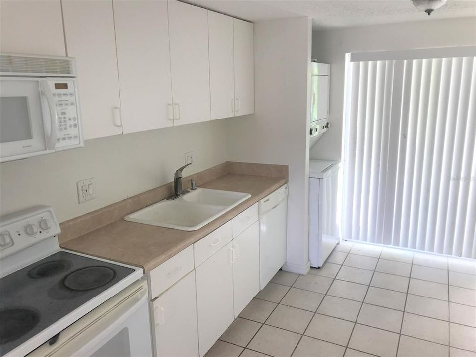 В аренду: $1,300 (2 спален, 1 ванн, 780 Квадратных фут)