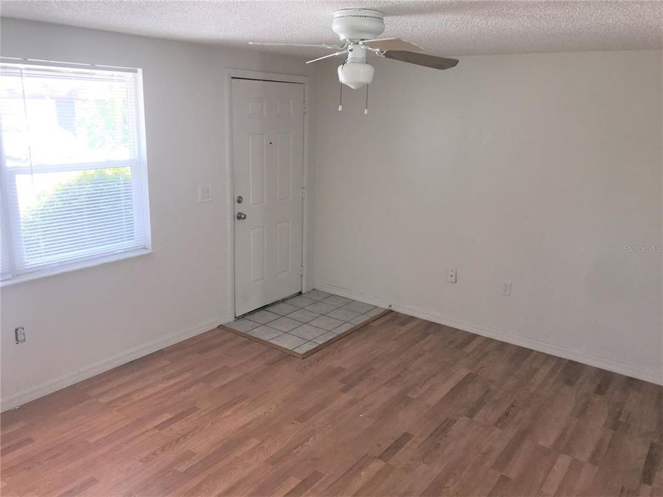 В аренду: $1,300 (2 спален, 1 ванн, 780 Квадратных фут)