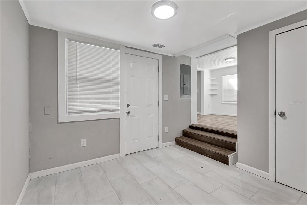 For Rent: $1,750 (2 beds, 1 baths, 844 Square Feet)