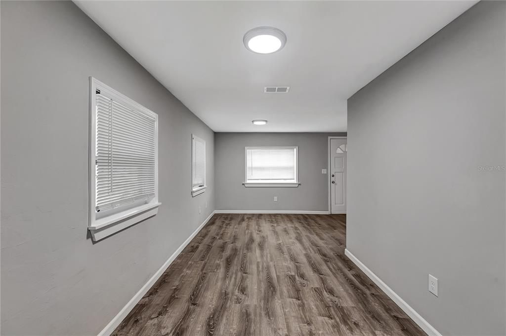 For Rent: $1,750 (2 beds, 1 baths, 844 Square Feet)