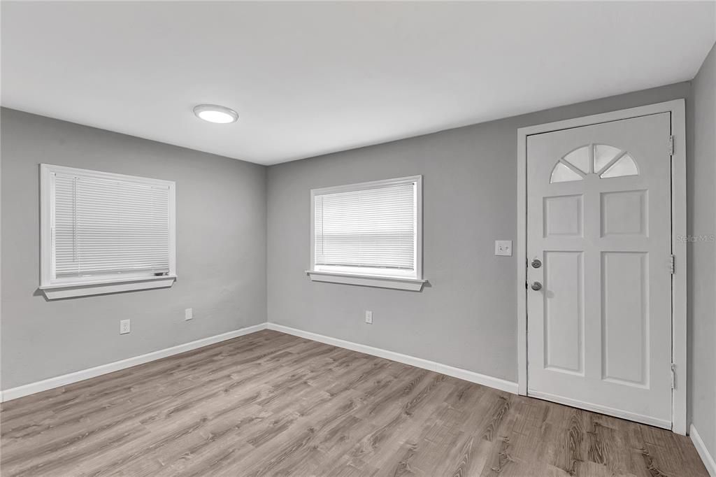 For Rent: $1,750 (2 beds, 1 baths, 844 Square Feet)