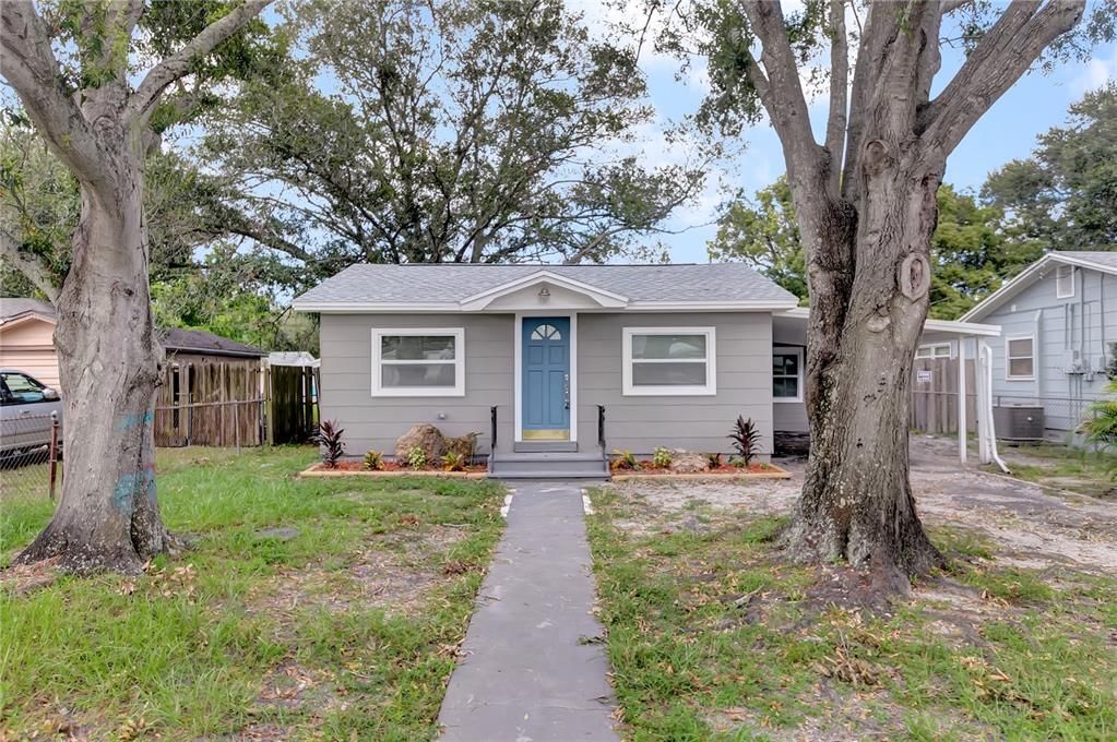 For Rent: $1,750 (2 beds, 1 baths, 844 Square Feet)