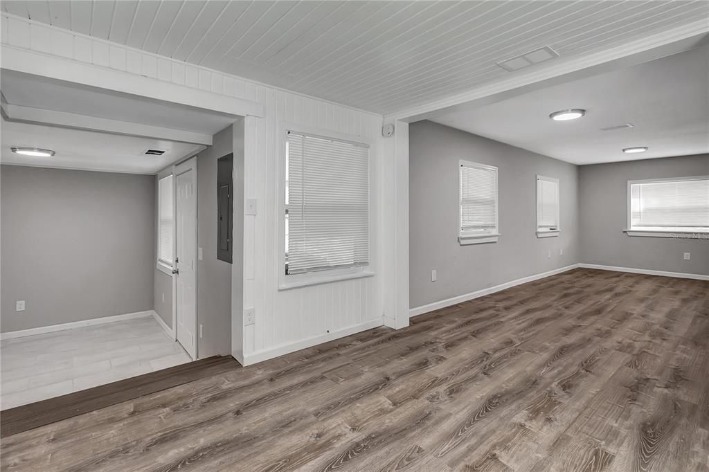 For Rent: $1,750 (2 beds, 1 baths, 844 Square Feet)