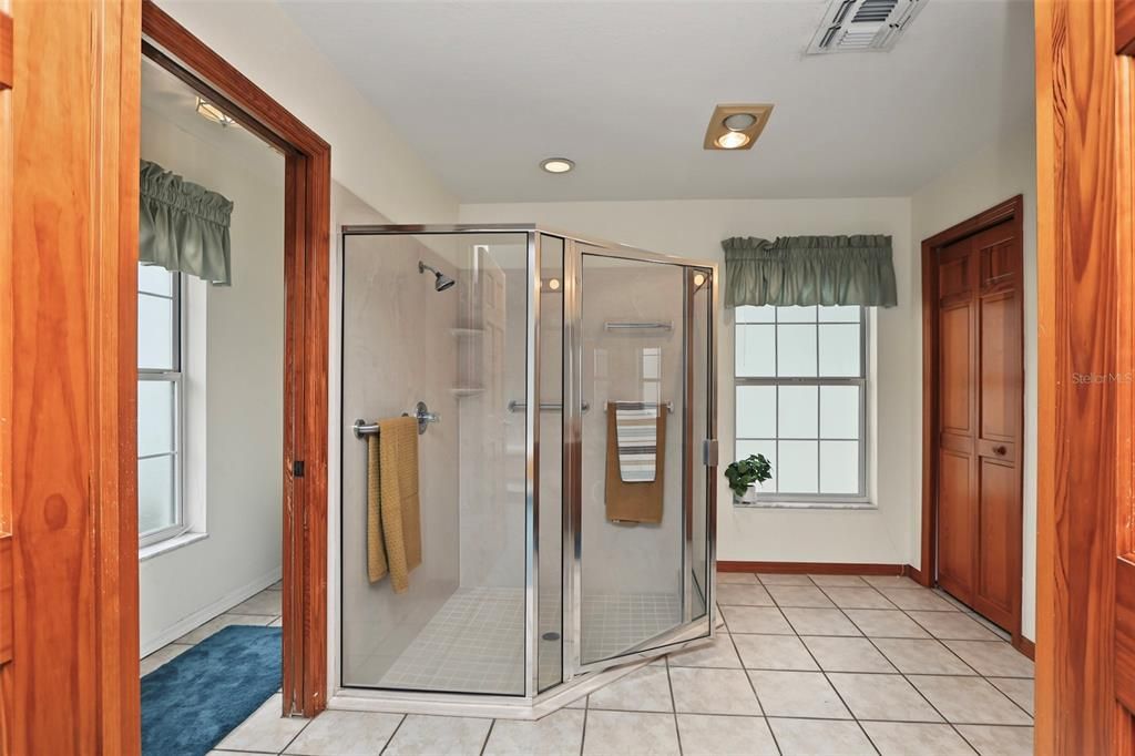 For Sale: $719,000 (4 beds, 2 baths, 2902 Square Feet)