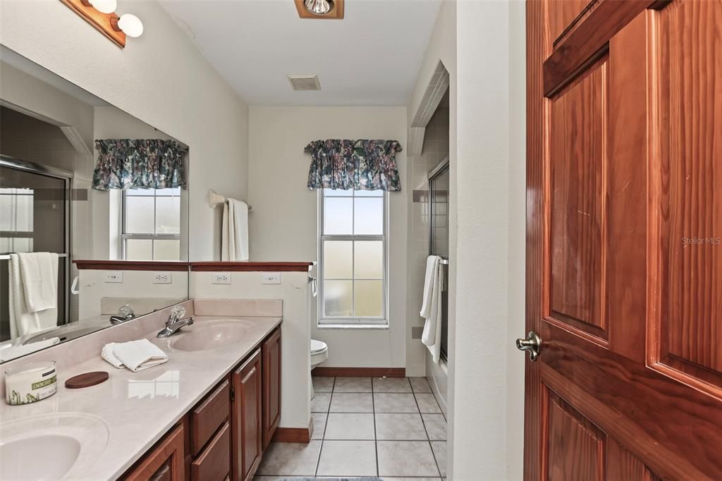 For Sale: $719,000 (4 beds, 2 baths, 2902 Square Feet)