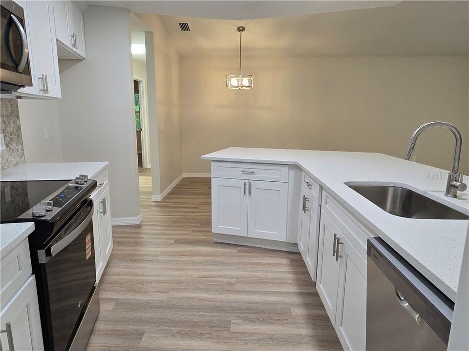 En Venta: $435,000 (3 camas, 2 baños, 2039 Pies cuadrados)