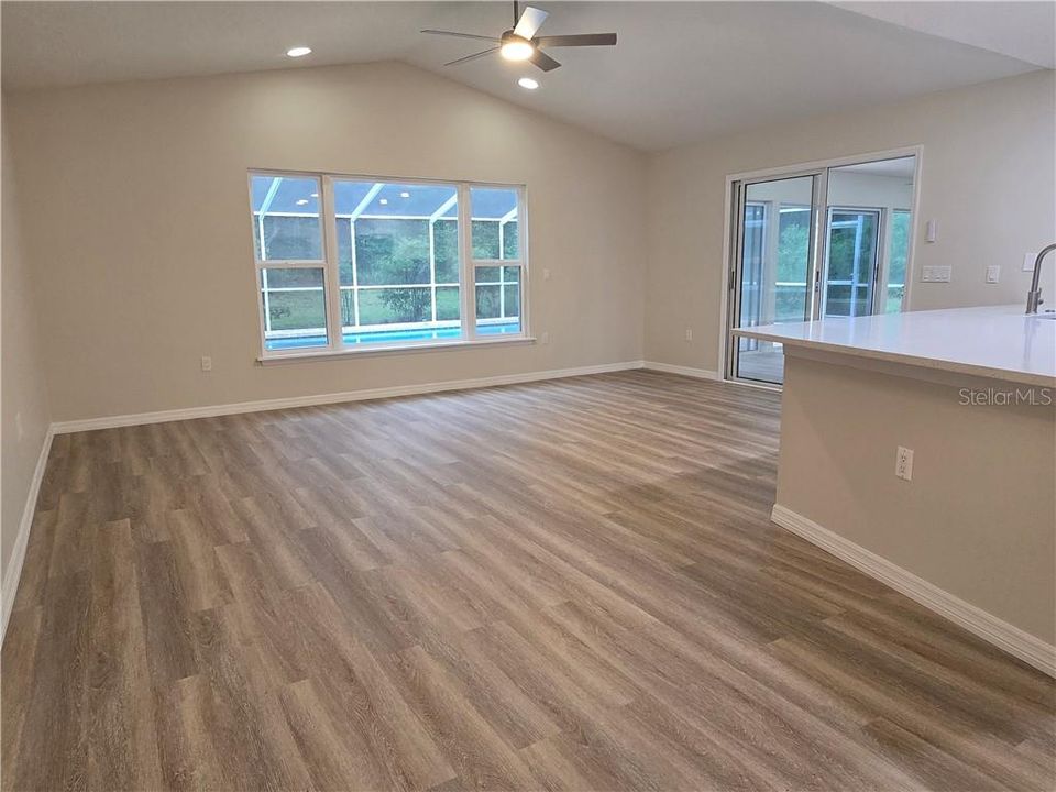 En Venta: $435,000 (3 camas, 2 baños, 2039 Pies cuadrados)