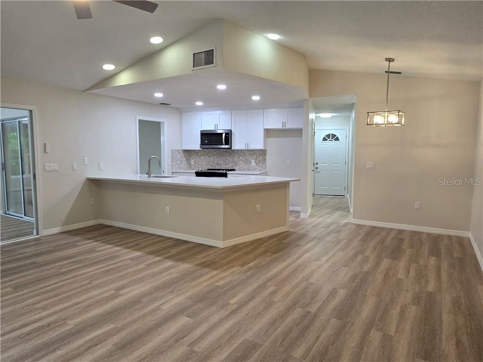 En Venta: $435,000 (3 camas, 2 baños, 2039 Pies cuadrados)