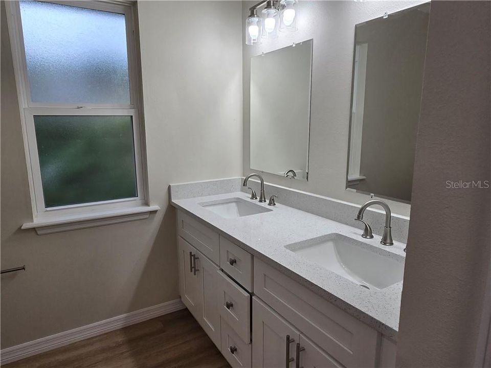 En Venta: $435,000 (3 camas, 2 baños, 2039 Pies cuadrados)