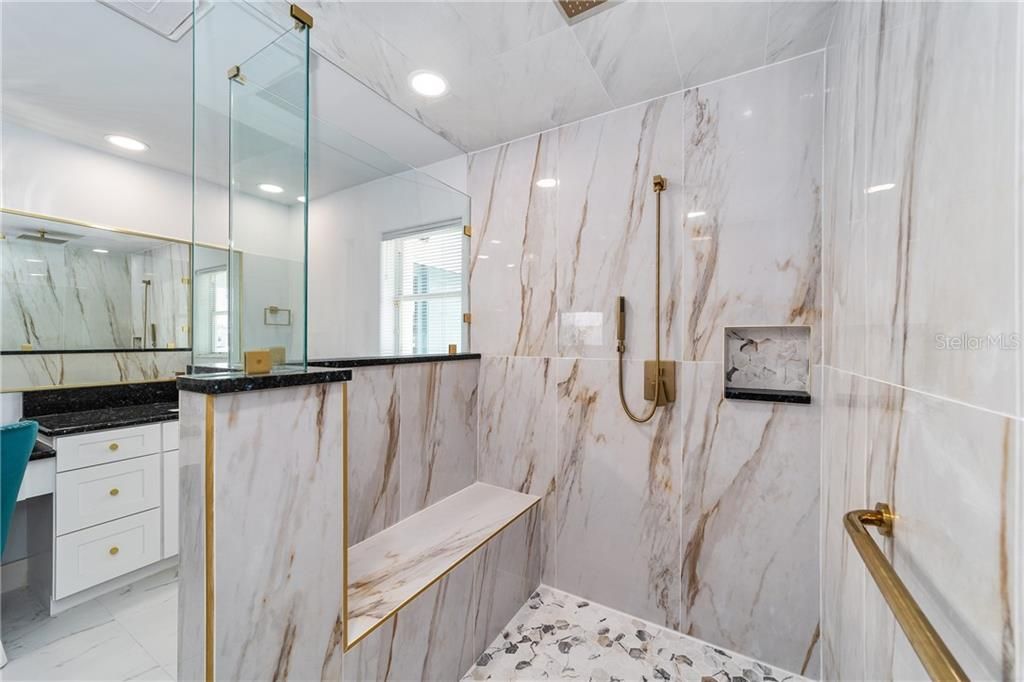 En Venta: $1,450,000 (3 camas, 2 baños, 4382 Pies cuadrados)