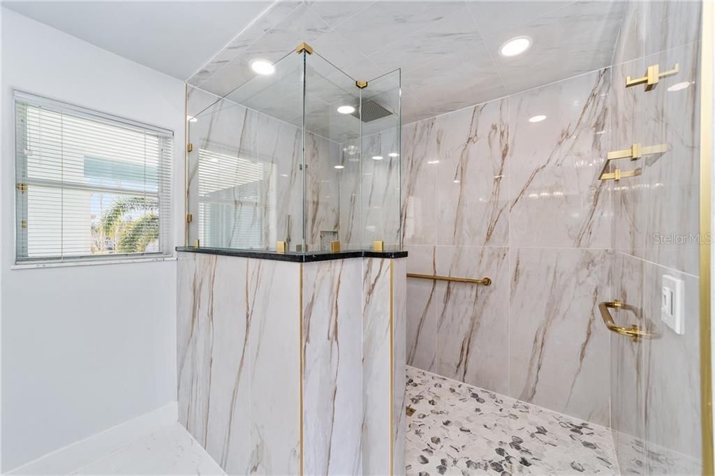 En Venta: $1,450,000 (3 camas, 2 baños, 4382 Pies cuadrados)