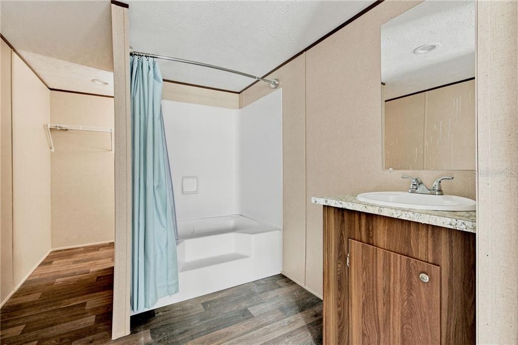 For Sale: $189,900 (3 beds, 2 baths, 1300 Square Feet)