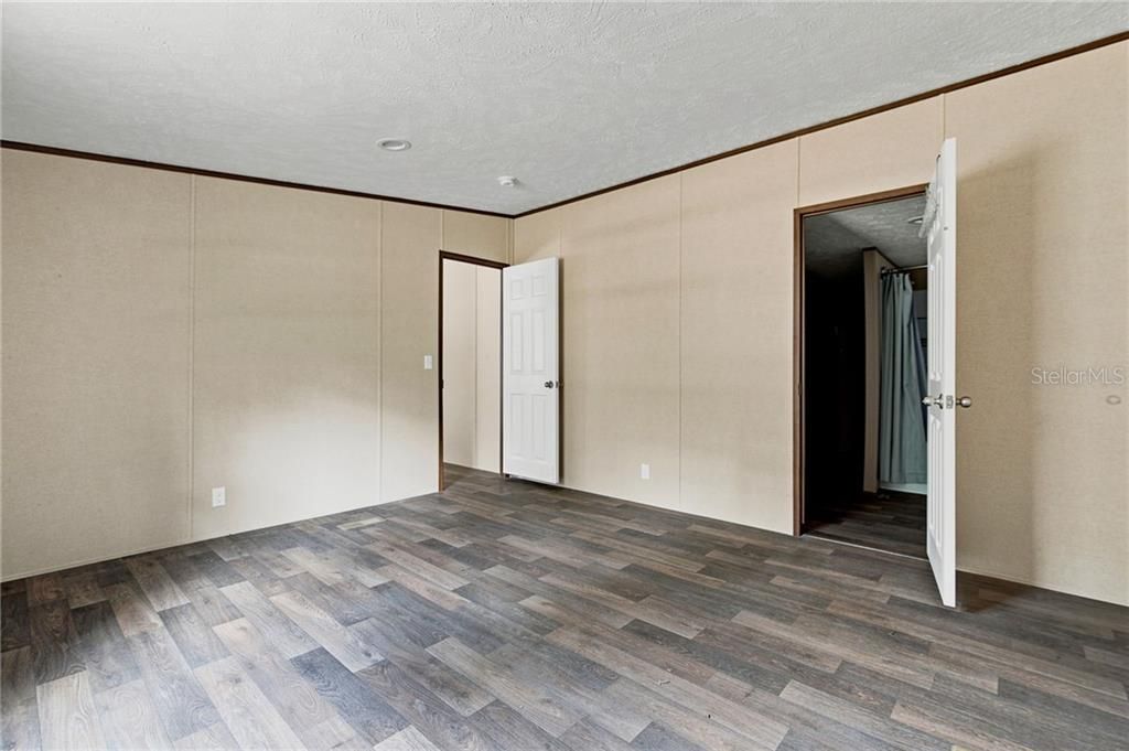 For Sale: $189,900 (3 beds, 2 baths, 1300 Square Feet)