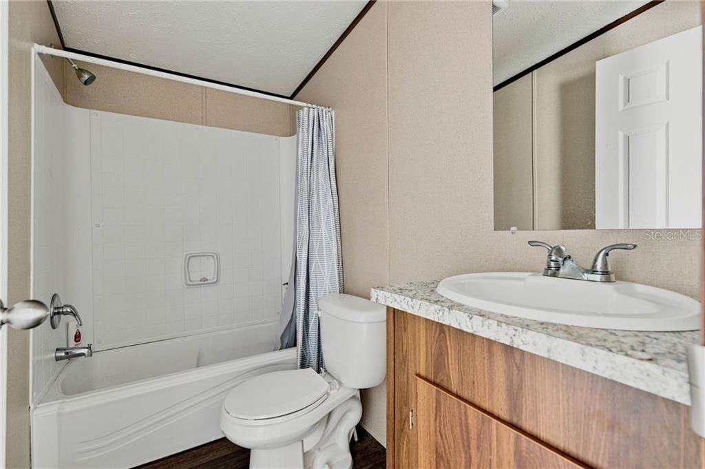 For Sale: $189,900 (3 beds, 2 baths, 1300 Square Feet)