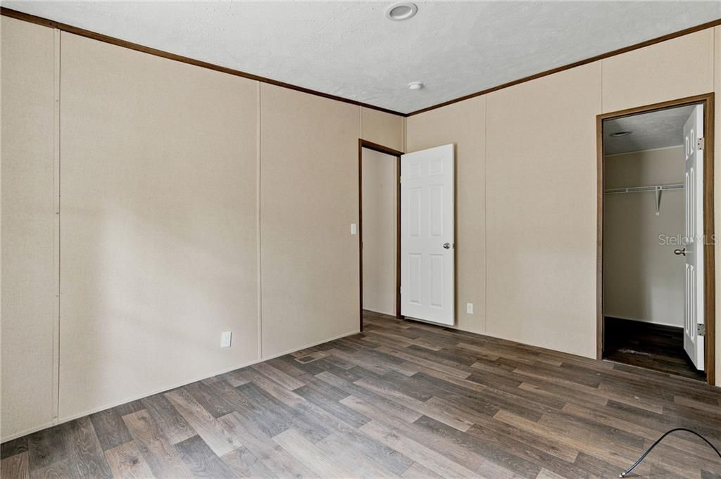 For Sale: $189,900 (3 beds, 2 baths, 1300 Square Feet)