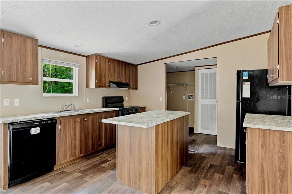 For Sale: $189,900 (3 beds, 2 baths, 1300 Square Feet)