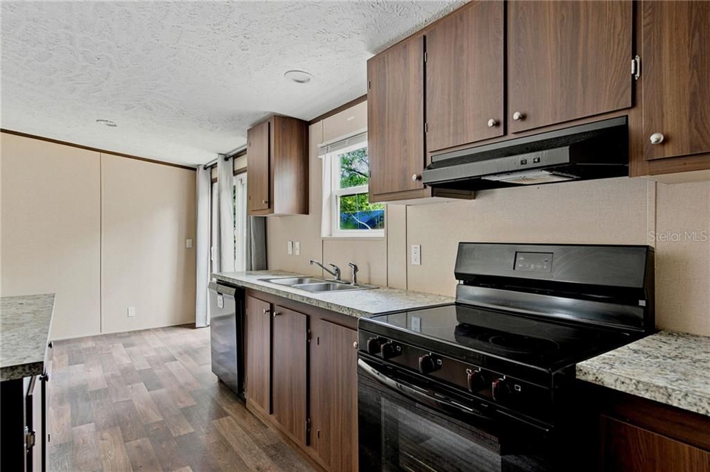 For Sale: $189,900 (3 beds, 2 baths, 1300 Square Feet)