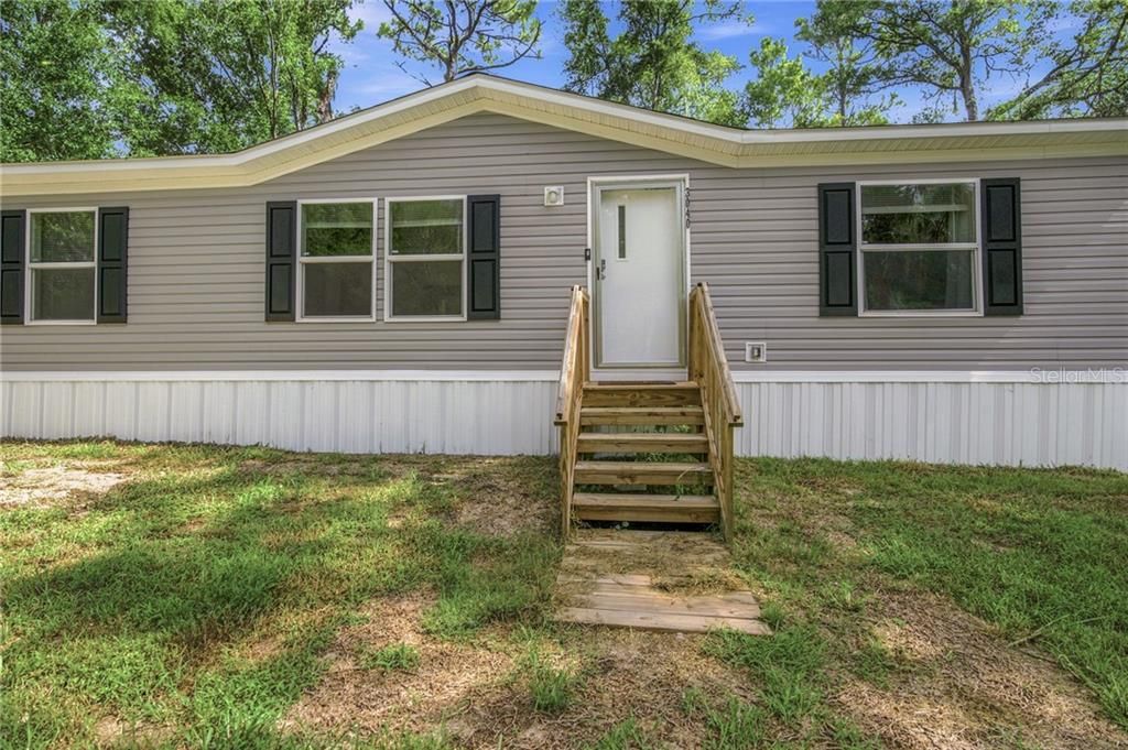 For Sale: $189,900 (3 beds, 2 baths, 1300 Square Feet)