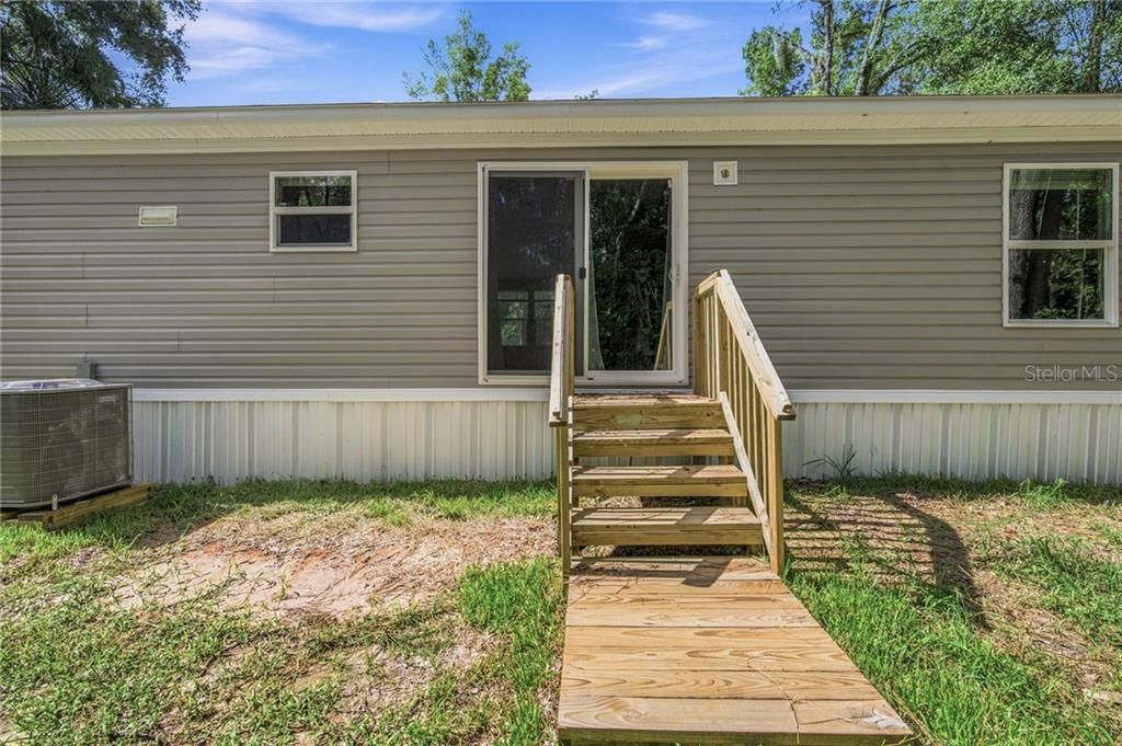 For Sale: $189,900 (3 beds, 2 baths, 1300 Square Feet)