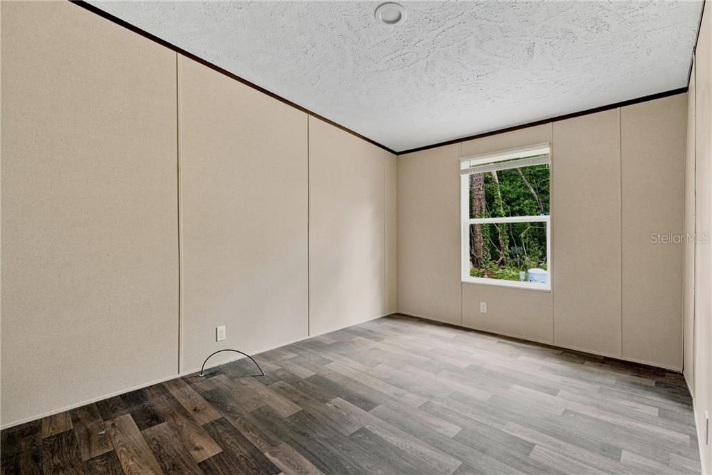 For Sale: $189,900 (3 beds, 2 baths, 1300 Square Feet)