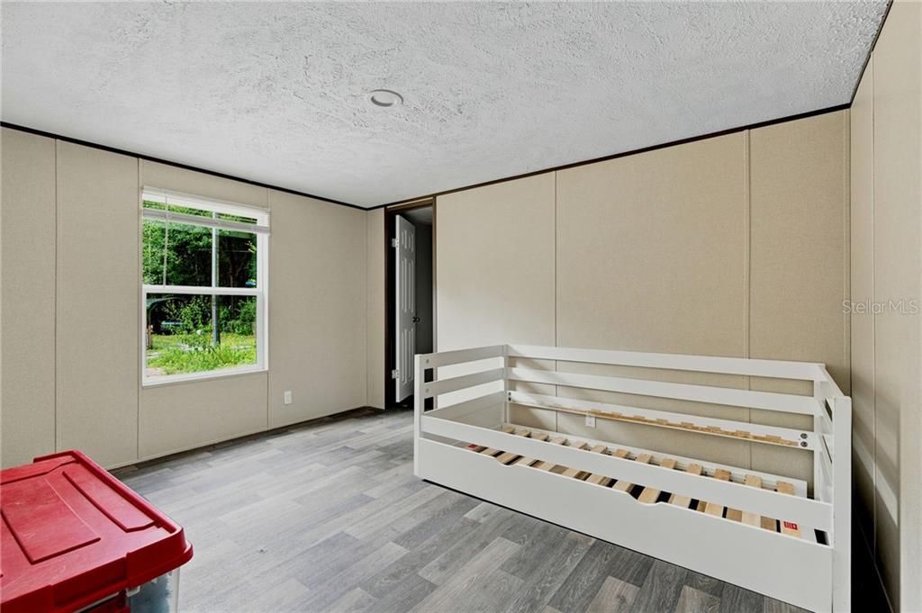 For Sale: $189,900 (3 beds, 2 baths, 1300 Square Feet)