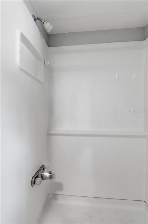 For Sale: $172,500 (2 beds, 1 baths, 934 Square Feet)