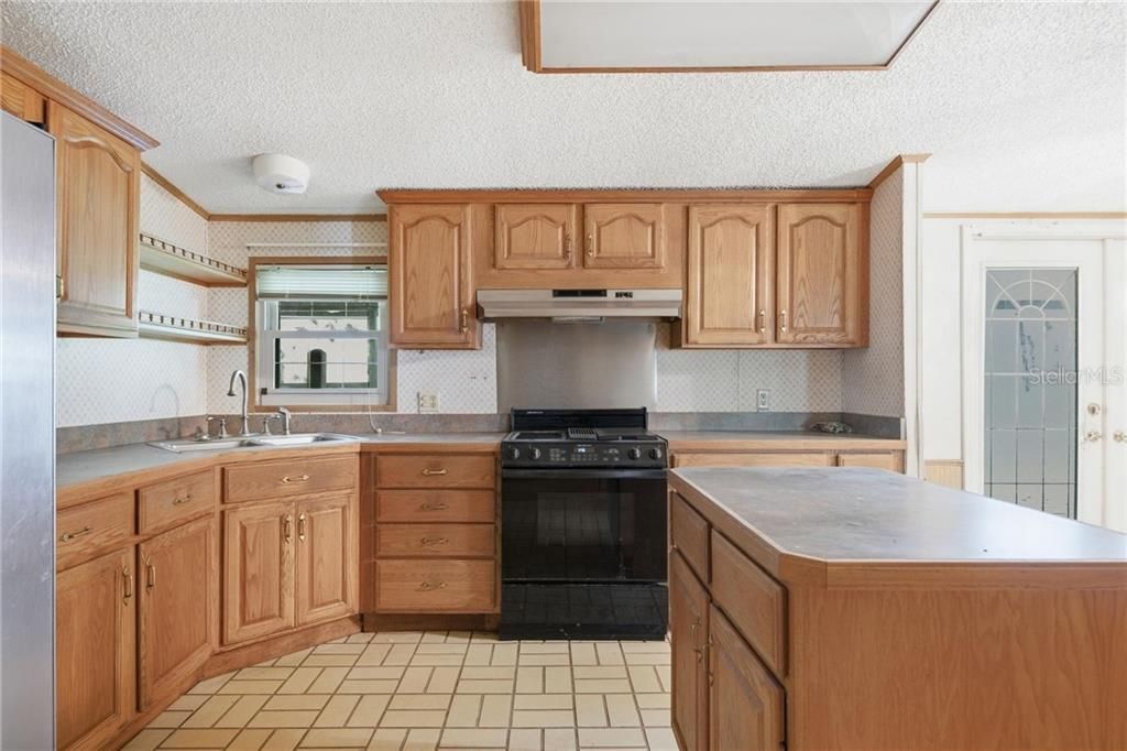 For Sale: $260,000 (3 beds, 2 baths, 1512 Square Feet)