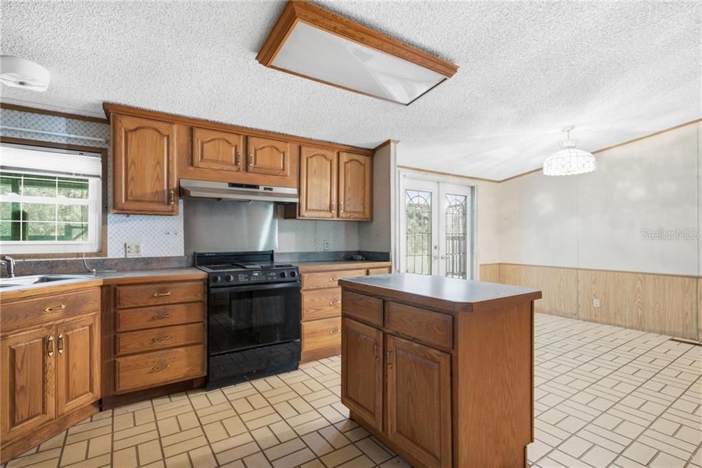 For Sale: $260,000 (3 beds, 2 baths, 1512 Square Feet)