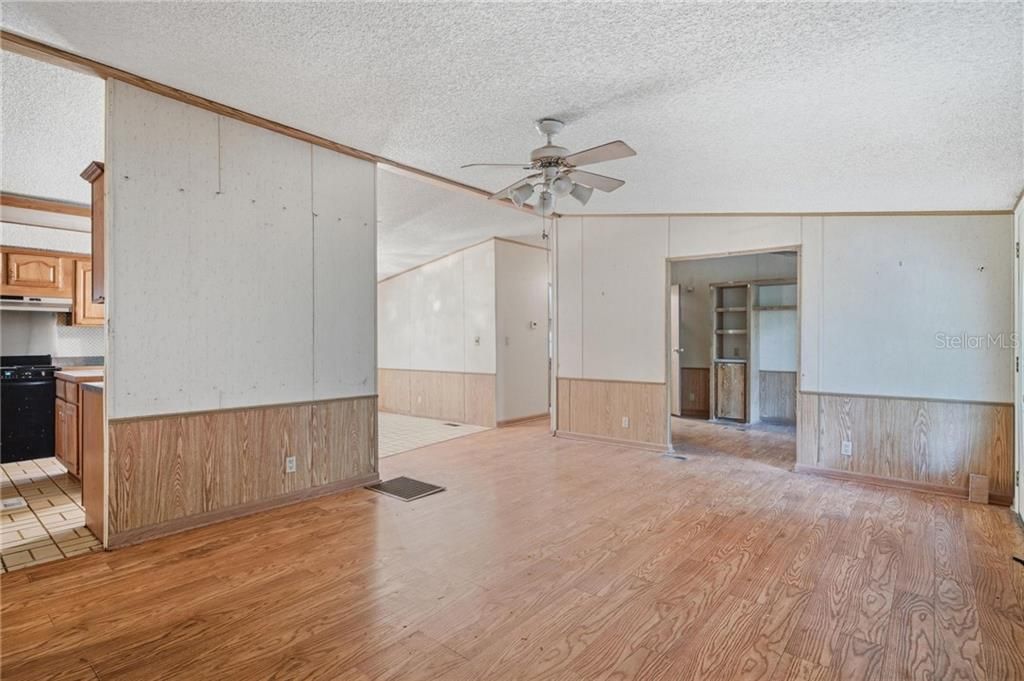 For Sale: $260,000 (3 beds, 2 baths, 1512 Square Feet)
