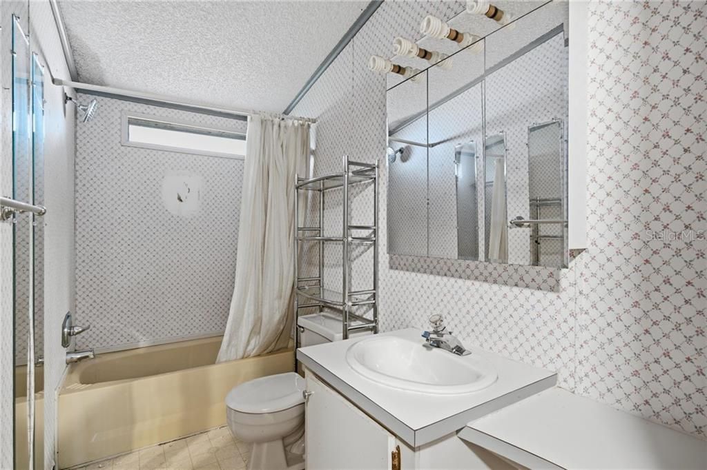 For Sale: $260,000 (3 beds, 2 baths, 1512 Square Feet)