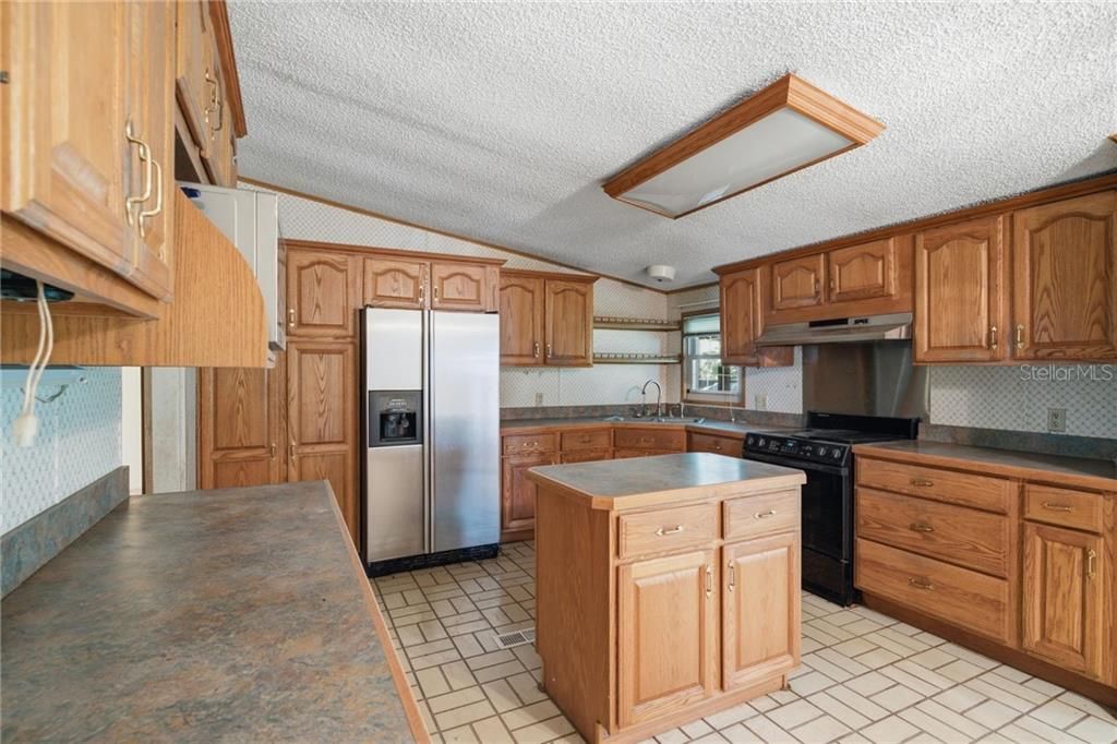 For Sale: $260,000 (3 beds, 2 baths, 1512 Square Feet)