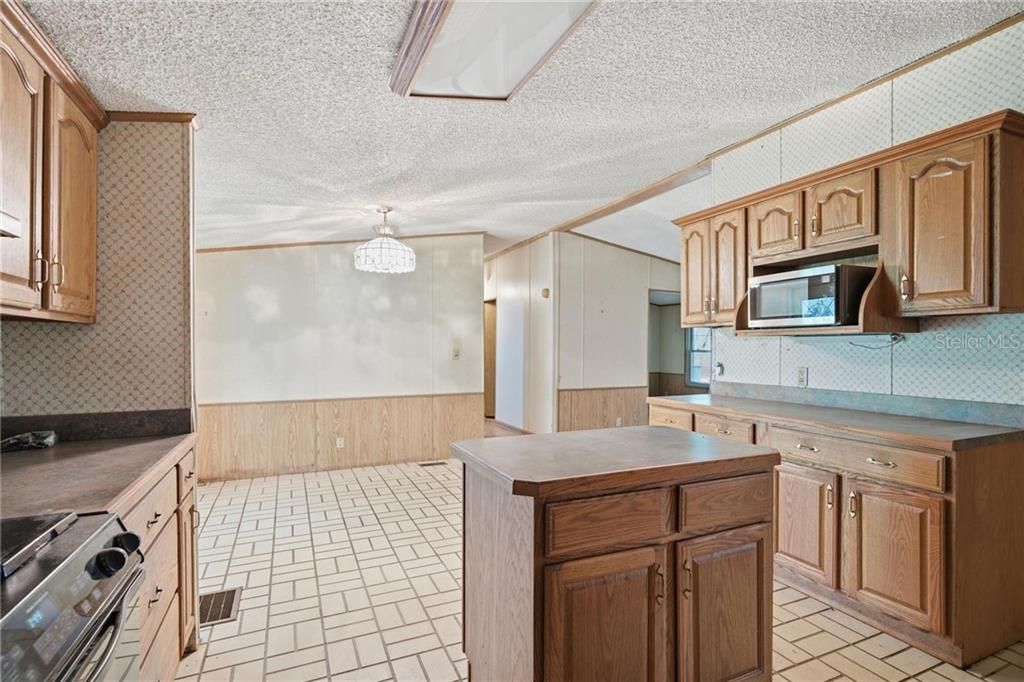 For Sale: $260,000 (3 beds, 2 baths, 1512 Square Feet)