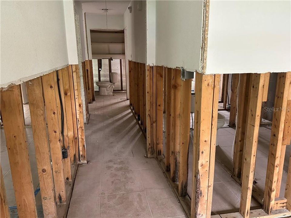 На продажу: $97,500 (2 спален, 2 ванн, 1296 Квадратных фут)