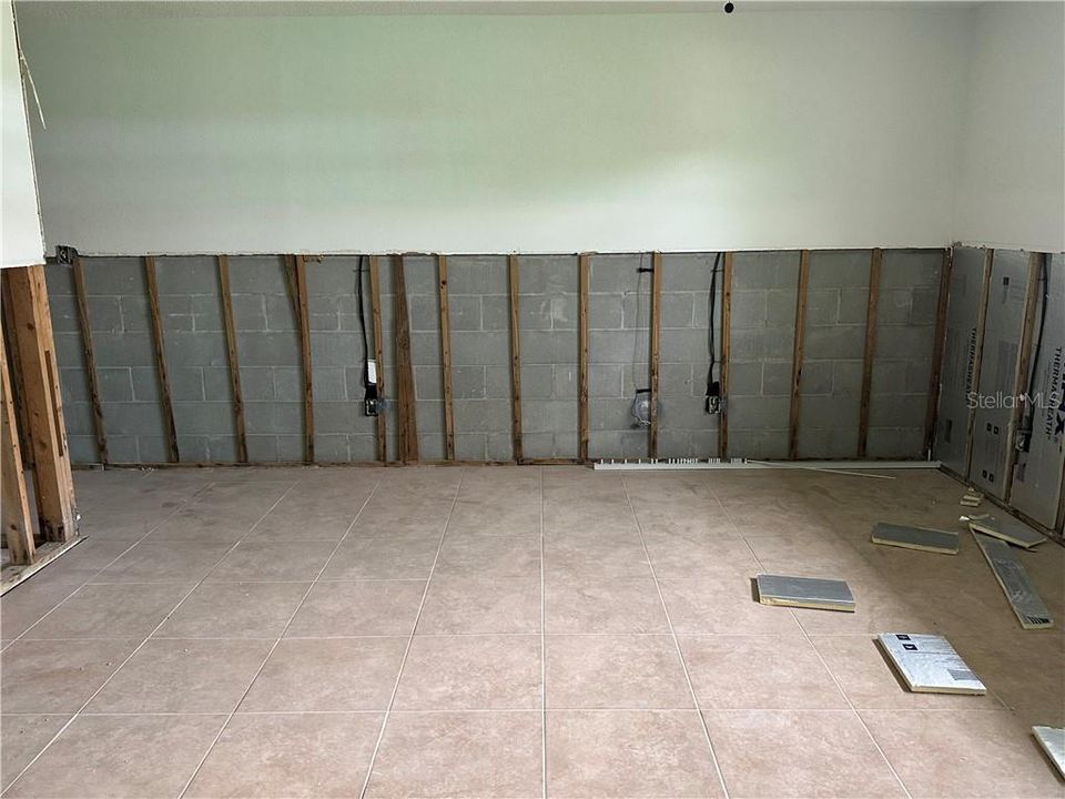 На продажу: $97,500 (2 спален, 2 ванн, 1296 Квадратных фут)