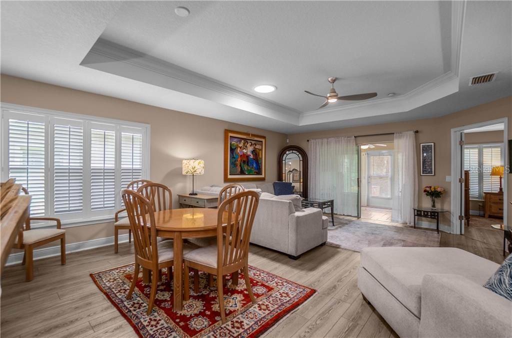 合同活跃: $250,000 (2 贝兹, 2 浴室, 1419 平方英尺)