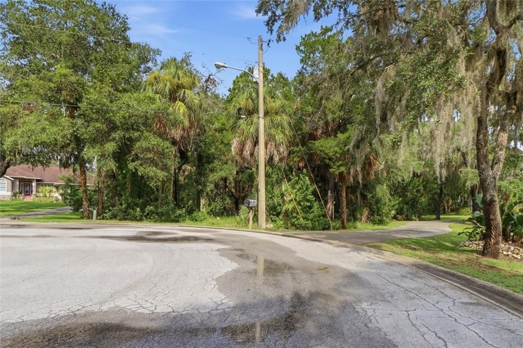 En Venta: $400,000 (1.03 acres)