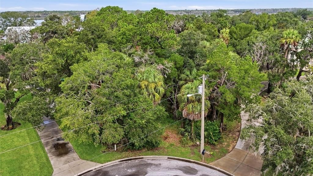 En Venta: $400,000 (1.03 acres)