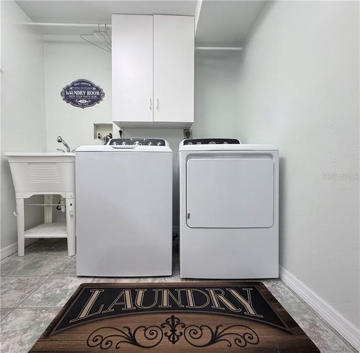 На продажу: $449,000 (3 спален, 2 ванн, 2056 Квадратных фут)
