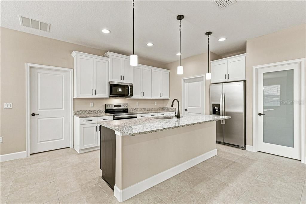 For Sale: $388,500 (3 beds, 2 baths, 1964 Square Feet)