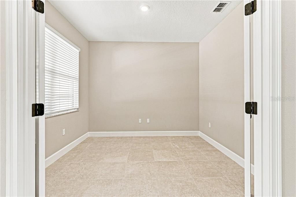 For Sale: $388,500 (3 beds, 2 baths, 1964 Square Feet)
