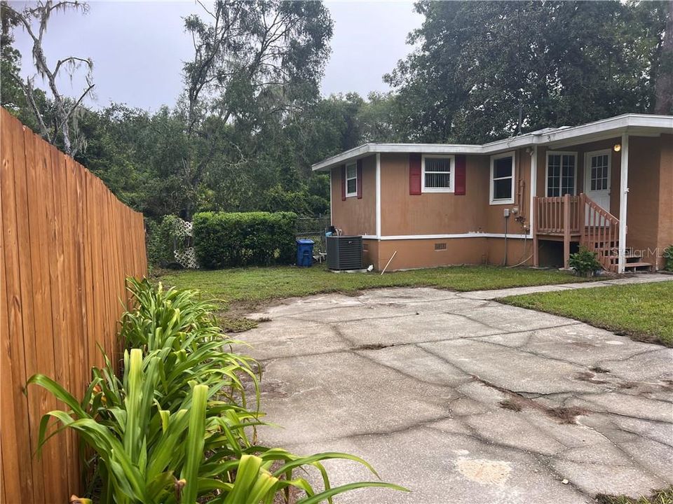 For Sale: $164,900 (2 beds, 1 baths, 686 Square Feet)