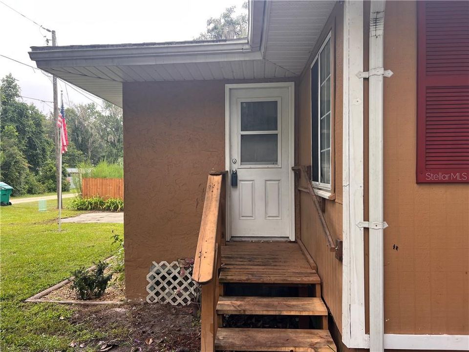 For Sale: $164,900 (2 beds, 1 baths, 686 Square Feet)