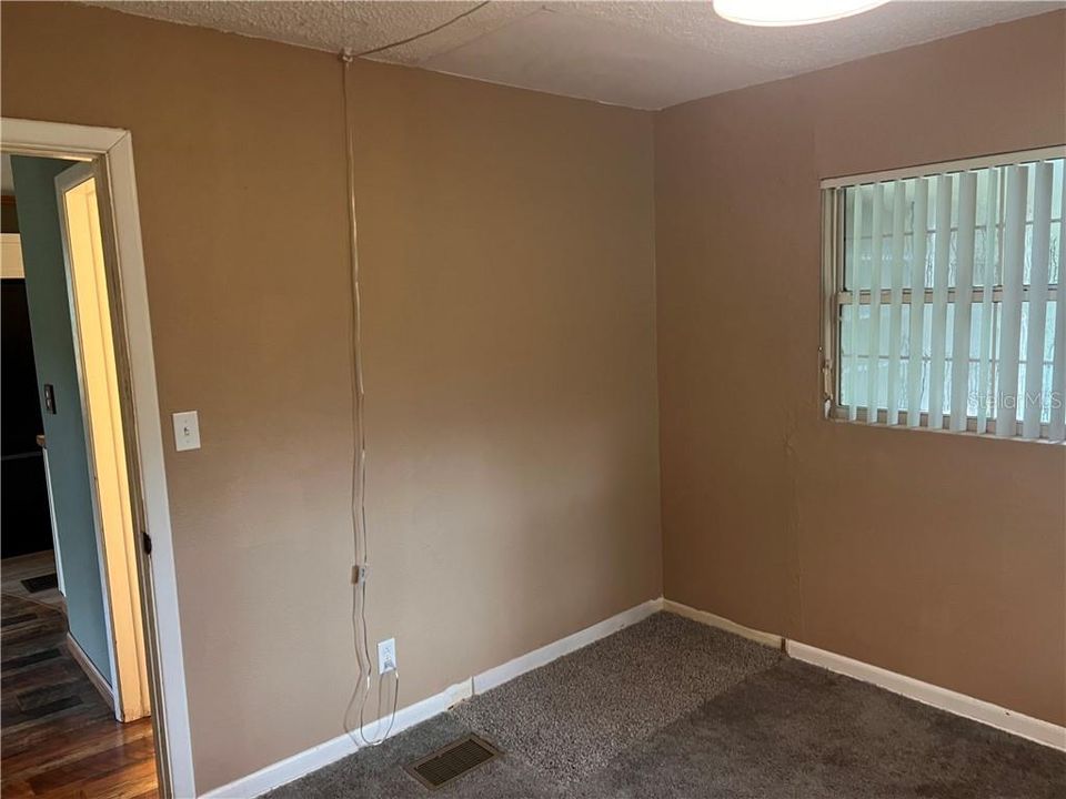 For Sale: $164,900 (2 beds, 1 baths, 686 Square Feet)