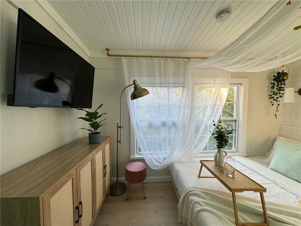 En Venta: $355,000 (2 camas, 1 baños, 697 Pies cuadrados)