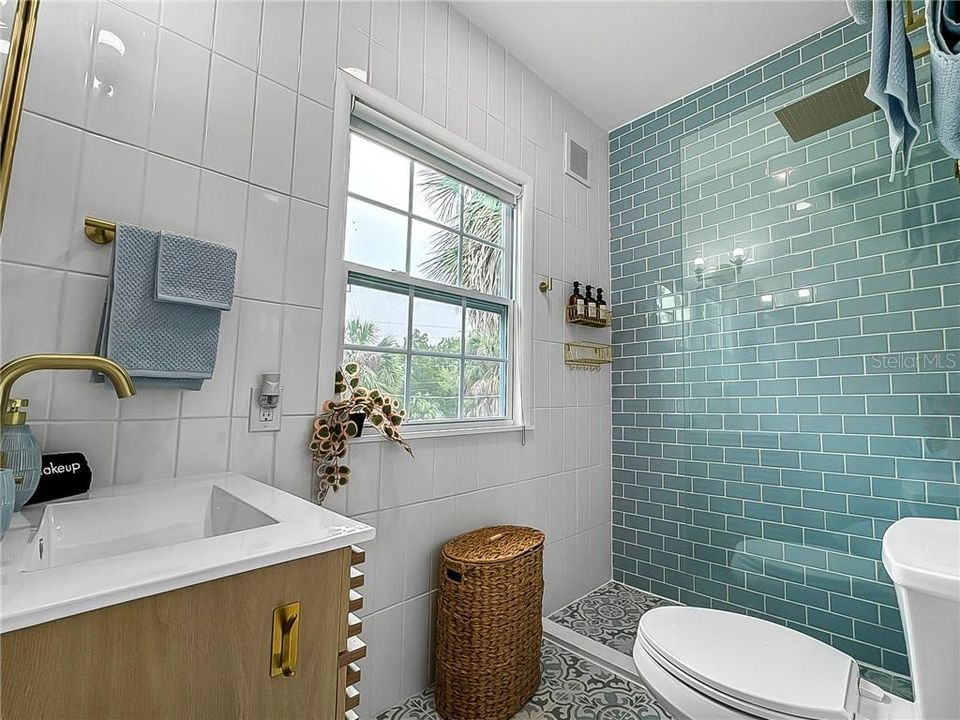 En Venta: $355,000 (2 camas, 1 baños, 697 Pies cuadrados)