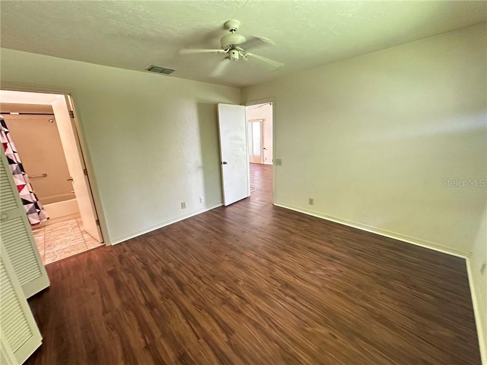 На продажу: $145,000 (2 спален, 2 ванн, 1006 Квадратных фут)