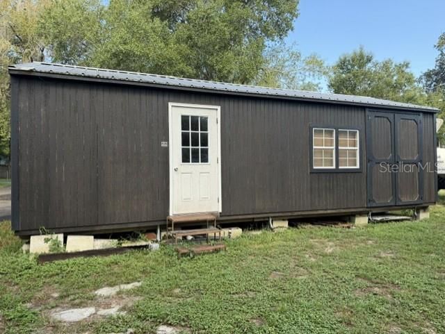 For Sale: $214,900 (2 beds, 1 baths, 728 Square Feet)
